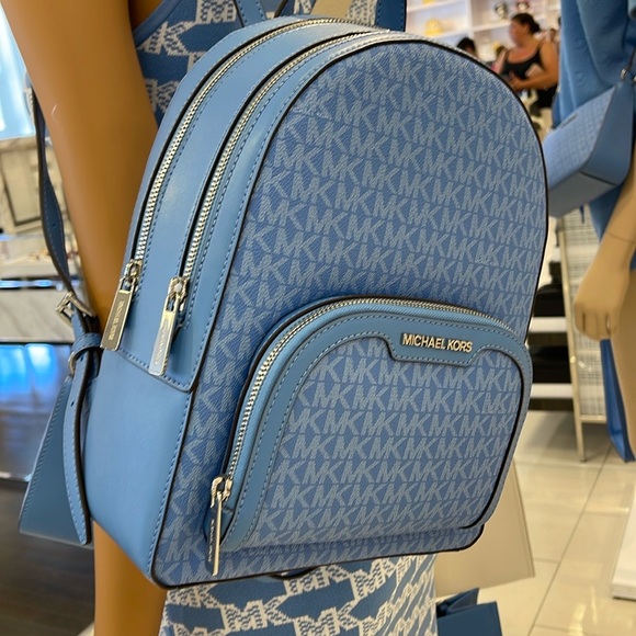 Michael Kors Jaycee Medium Signature Logo Backpack
South Pacific
NWT - Picture 13 of 16